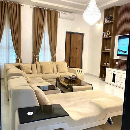 Urban Retreat Luxury Shortlet Apartment Lekki Ajah Lagos With Pool And Gym Exteriör bild