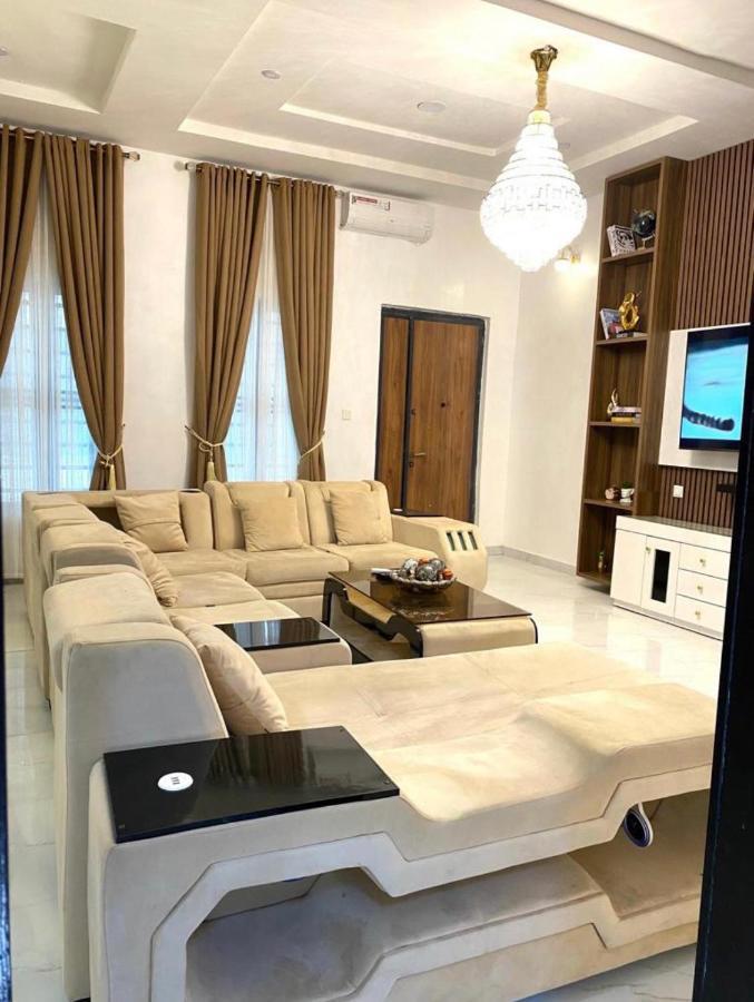 Urban Retreat Luxury Shortlet Apartment Lekki Ajah Lagos With Pool And Gym Exteriör bild