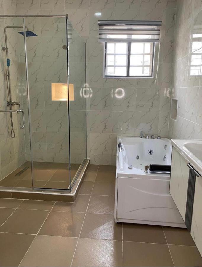 Urban Retreat Luxury Shortlet Apartment Lekki Ajah Lagos With Pool And Gym Exteriör bild