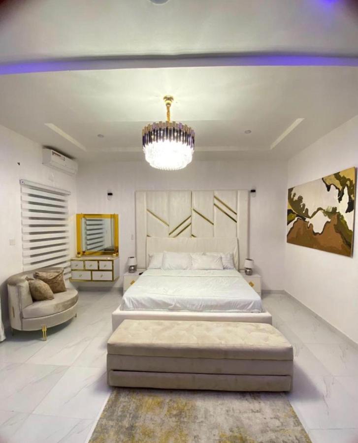 Urban Retreat Luxury Shortlet Apartment Lekki Ajah Lagos With Pool And Gym Exteriör bild