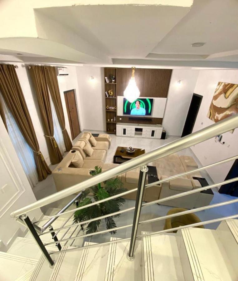 Urban Retreat Luxury Shortlet Apartment Lekki Ajah Lagos With Pool And Gym Exteriör bild