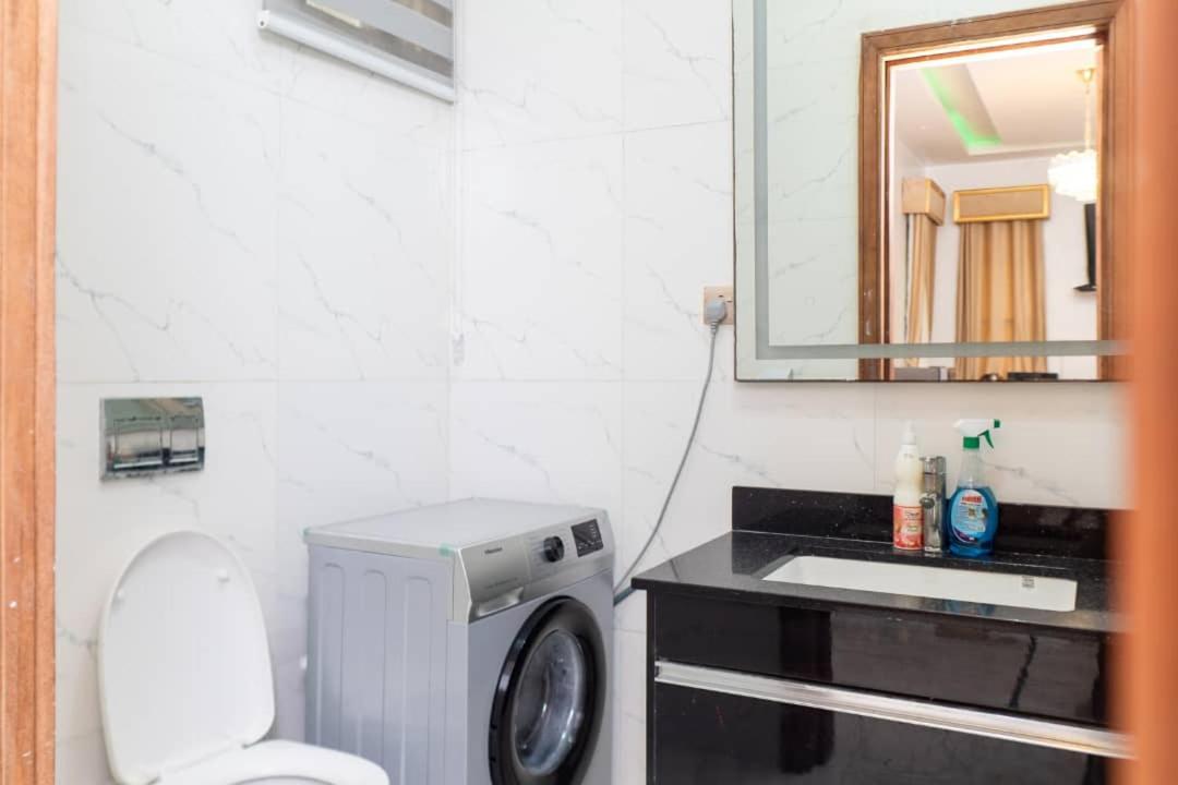 Urban Retreat Luxury Shortlet Apartment Lekki Ajah Lagos With Pool And Gym Exteriör bild
